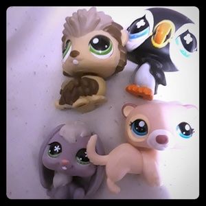 4 Littlest pet shop figurines